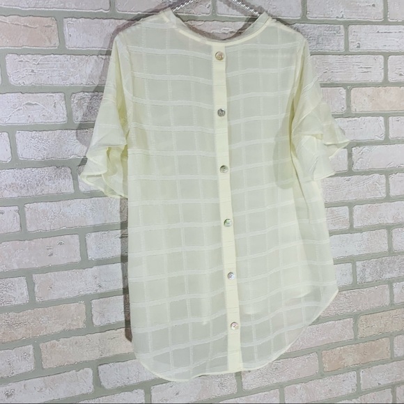 Soft Surroundings Cream Button Back Flutter Sleeve Top Size S - Picture 4 of 8
